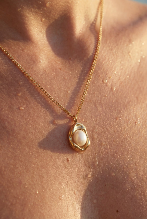 Isla Mare Pearl Pendant Necklace